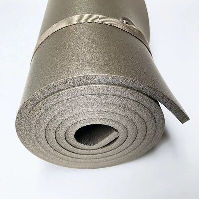 सैन्य शैली छलावरण फोम कारेमैट स्लीपिंग पैड वाटरप्रूफ पोर्टेबल स्ट्रैप्स के साथ कैंपिंग हाइकिंग और बैकपैकिंग के लिए