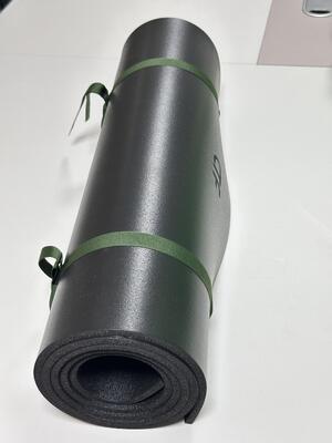 पोर्टेबल वाटरप्रूफ कैंपिंग गद्दा पैडेड आरामदायक एयर पैड एडजस्टेबल स्ट्रैप्स से सुसज्जित आउटडोर हाइकिंग बैकपैकिंग ट्रिप के लिए उपयुक्त