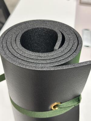 पोर्टेबल वाटरप्रूफ कैंपिंग गद्दा पैडेड आरामदायक एयर पैड एडजस्टेबल स्ट्रैप्स से सुसज्जित आउटडोर हाइकिंग बैकपैकिंग ट्रिप के लिए उपयुक्त